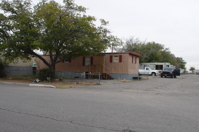 Suntrack Mobile Home Village in El Paso, TX - Building Photo - Building Photo