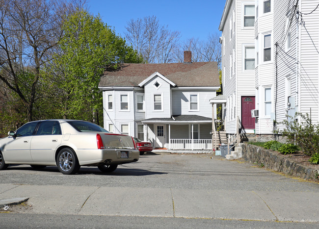 295-297 Crescent St in Waltham, MA - Foto de edificio - Building Photo