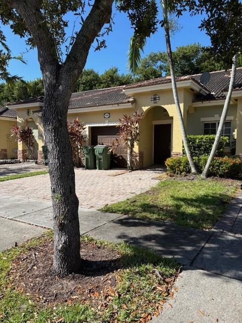 1176 NE 32nd Ave in Homestead, FL - Building Photo - Building Photo