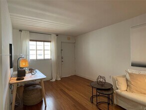 221 Meridian Ave in Miami Beach, FL - Building Photo - Building Photo