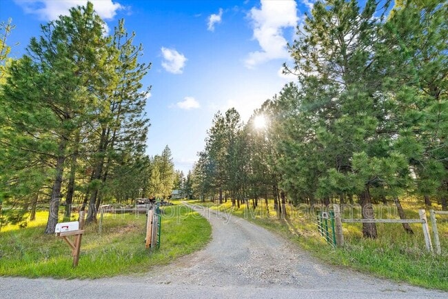 495 Van Sant Rd in Kalispell, MT - Building Photo - Building Photo