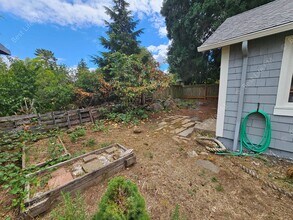 4852 NE Going St in Portland, OR - Foto de edificio - Building Photo