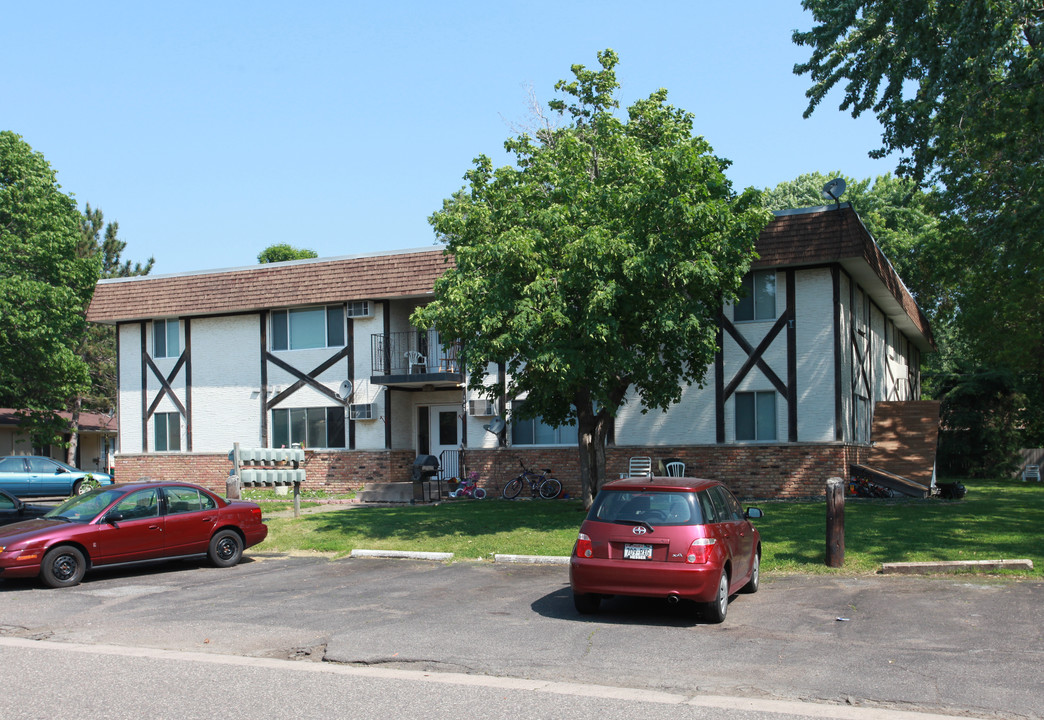 1505 Ward Ave in Hudson, WI - Foto de edificio