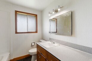 25020 18th St E in Edgewood, WA - Building Photo