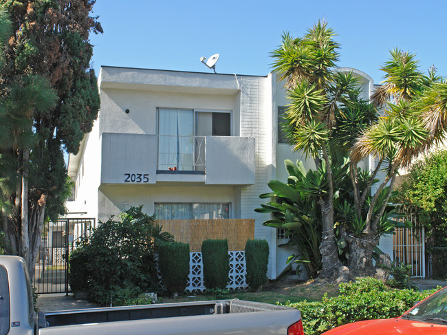 2035 Garth Ave in Los Angeles, CA - Foto de edificio - Building Photo