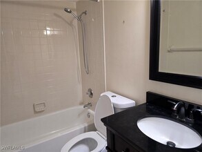 2660 Kings Lake Blvd in Naples, FL - Building Photo - Building Photo