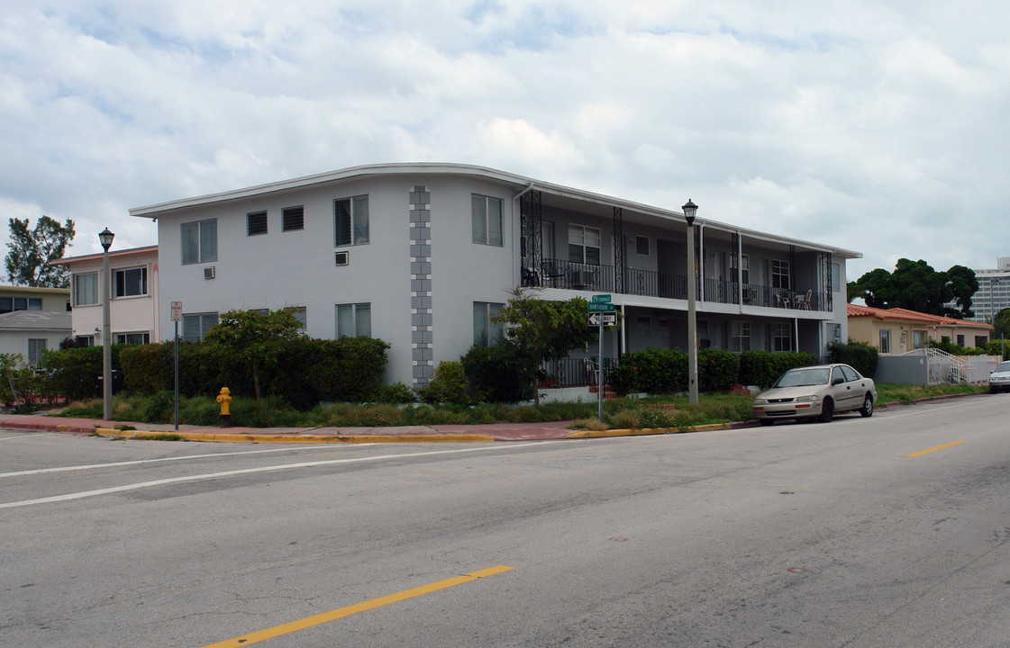 7925 Hawthorne Ave in Miami, FL - Foto de edificio