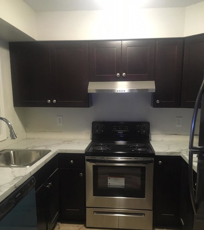 245 Colonial Ave, Unit 6B in Waterbury, CT - Building Photo - Building Photo