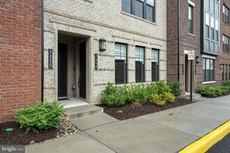 7548 Sawyer Farm Wy in McLean, VA - Building Photo - Building Photo