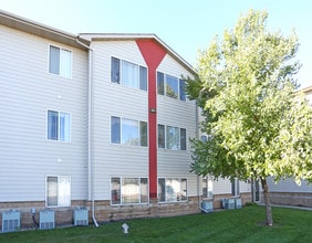 Pinehurst Apartments in Sioux Falls, SD - Foto de edificio - Building Photo