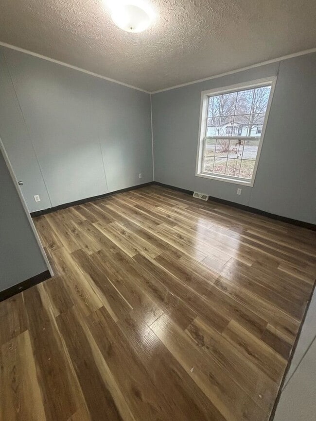 30323 Michiana Dr in Elkhart, IN - Building Photo - Building Photo