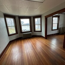 18 Harris St, Unit Central Pittsfield Apt. in Pittsfield, MA - Foto de edificio - Building Photo