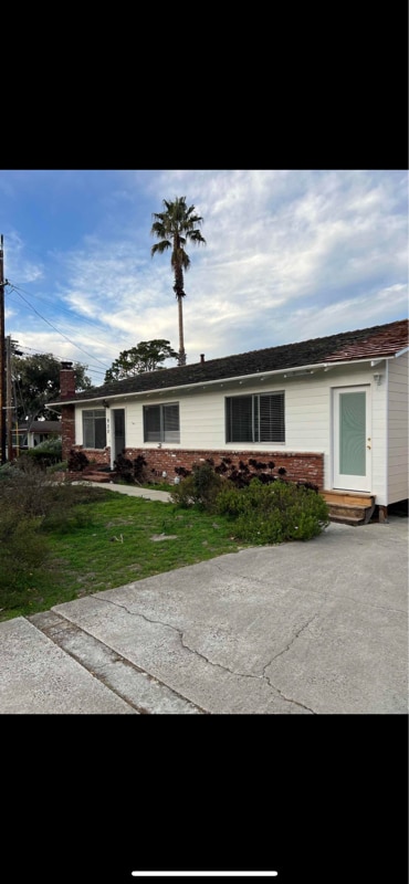 property at 920 Hillcrest Ct