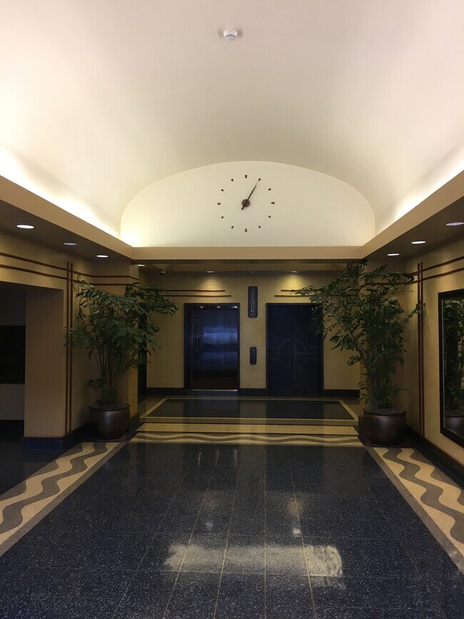 420 NW 11th Ave, Unit 709 in Portland, OR - Building Photo - Building Photo