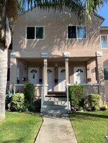 409 E 56th St, Unit 409 half 56th Street in Los Angeles, CA - Building Photo