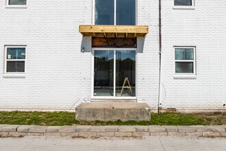 Page Crossing Apartments in Springfield, MO - Foto de edificio - Building Photo
