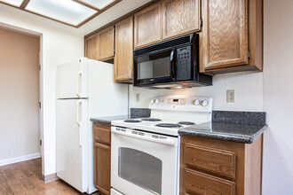 Ridgecrest Apartments in Hayward, CA - Building Photo - Interior Photo