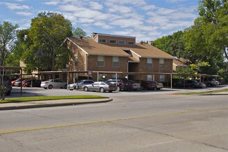 Creekside Condominiums in Dallas, TX - Foto de edificio - Building Photo