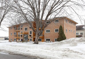 351 74th Ave NE in Fridley, MN - Building Photo