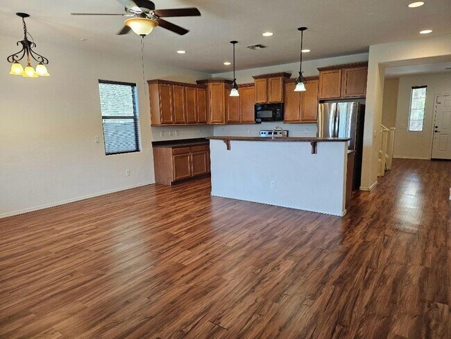 7716 S 37th Way in Phoenix, AZ - Foto de edificio - Building Photo