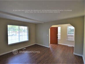 6504 156th St Ct E in Puyallup, WA - Foto de edificio - Building Photo