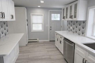 70 S Cottage St in Valley Stream, NY - Building Photo - Building Photo