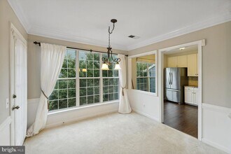 7056 Falls Reach Dr-Unit -7056-304 in Falls Church, VA - Building Photo - Building Photo