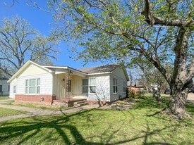 701 N Barbara St in Waco, TX - Building Photo