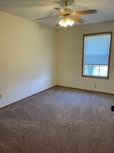 806 Pinhook Dr in Nixa, MO - Foto de edificio - Building Photo