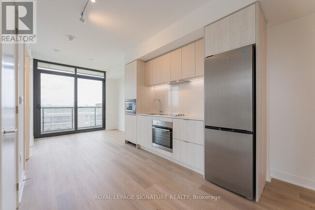 86 Dundas St E in Mississauga, ON - Building Photo - Building Photo