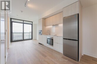 86 Dundas St E in Mississauga, ON - Building Photo - Building Photo