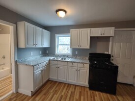 16 Factory St in Claremont, NH - Building Photo