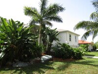 624 Portia St N in Nokomis, FL - Foto de edificio - Building Photo