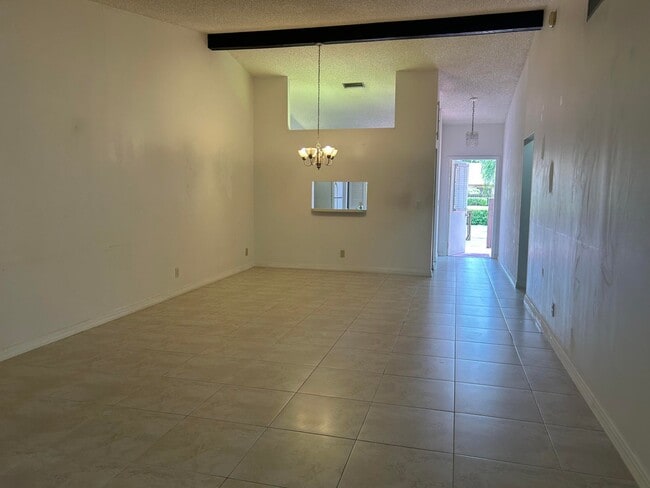 4864 Sable Pine Cir, Unit B in West Palm Beach, FL - Building Photo - Building Photo