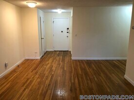 122 Dustin St, Unit 12 in Boston, MA - Building Photo