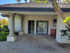 3901 Stonebridge Ln, Unit casita in Rancho Santa Fe, CA - Building Photo