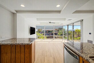 7151 E Rancho Vista Dr in Scottsdale, AZ - Building Photo - Building Photo