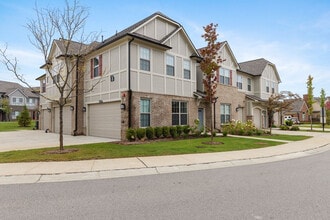 Encore At Manchester in Novi, MI - Foto de edificio - Building Photo