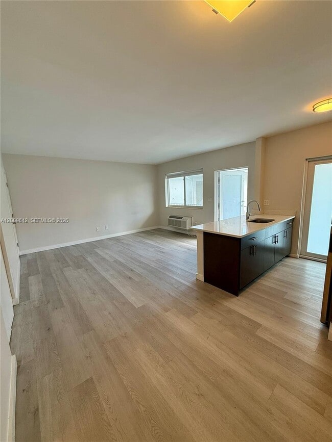 1525 Michigan Ave in Miami Beach, FL - Building Photo - Building Photo