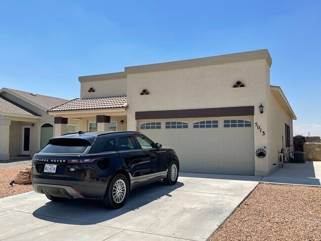 5013 Joe Castillo St in El Paso, TX - Building Photo - Building Photo