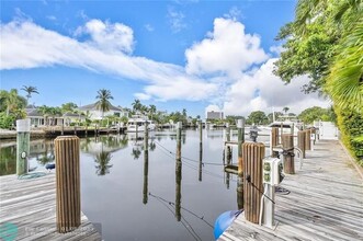 1318 Bayview Dr in Fort Lauderdale, FL - Foto de edificio - Building Photo