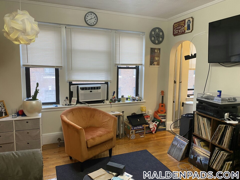 349 Pleasant St in Malden, MA - Building Photo