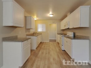 910 Donner Pass Rd, Unit #23 in Vallejo, CA - Building Photo - Building Photo