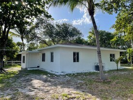 771 NE 137th St in North Miami, FL - Building Photo