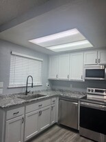 325 Standiford Ave in Modesto, CA - Building Photo