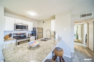 8055 E Thomas Rd in Scottsdale, AZ - Building Photo - Building Photo