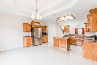 16 N "E" St in McAllen, TX - Building Photo - Building Photo