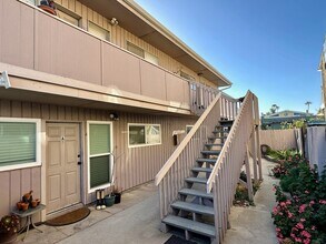 1080 Dover Ln, Unit Z in Ventura, CA - Building Photo - Building Photo