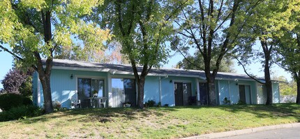 Diamond Sunrise I & II in Diamond Springs, CA - Foto de edificio - Building Photo