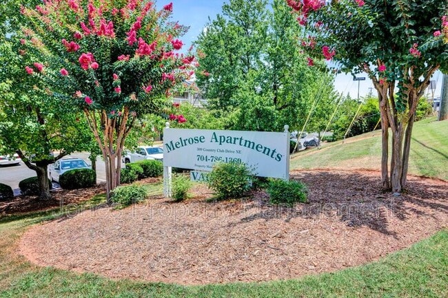 property at 305 Country Club Dr NE
